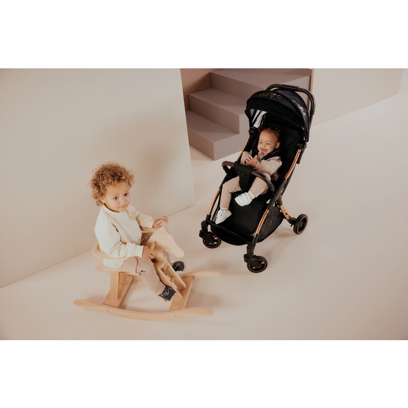 Carucior sport, Lionelo, Julie One, Editie limitata Golden Moments, De la nastere, Greutate redusa, Cu accesorii, Cadru din aluminiu, 0-22 kg, Pliere compacta pentru avion, Conform cu standardele europene de securitate EN1888-1 si EN1888-2, Negru