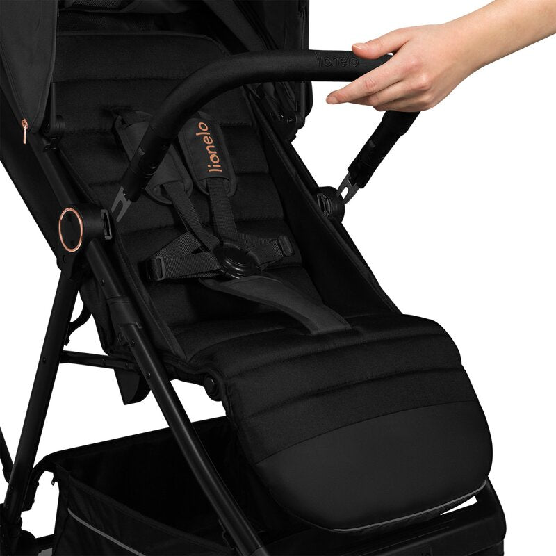 Carucior sport, Lionelo, Mira, Maner reglabil in 5 pozitii, Spatar si suport de picioare reglabile, Plasa de tantari si suport biberon incluse, Pana la 22 kg, 6 luni+, Conform cu EN1888-1, EN1888-2, Testare SGS, Negru - gogobaby.ro