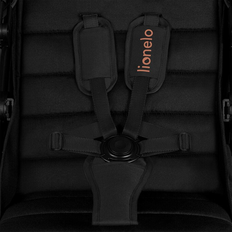 Carucior sport, Lionelo, Mira, Maner reglabil in 5 pozitii, Spatar si suport de picioare reglabile, Plasa de tantari si suport biberon incluse, Pana la 22 kg, 6 luni+, Conform cu EN1888-1, EN1888-2, Testare SGS, Negru - gogobaby.ro