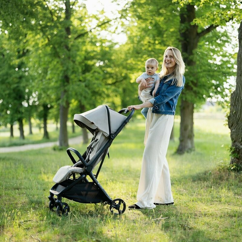 Carucior sport, Petite&Mars, Flip, Pliere compacta cu o mana, Spatar reglabil pana la pozitie de somn, Suport picioare reglabil, Copertina extensibila cu protectie UPF50+, Pana la 22 kg, 0 luni+, Bej