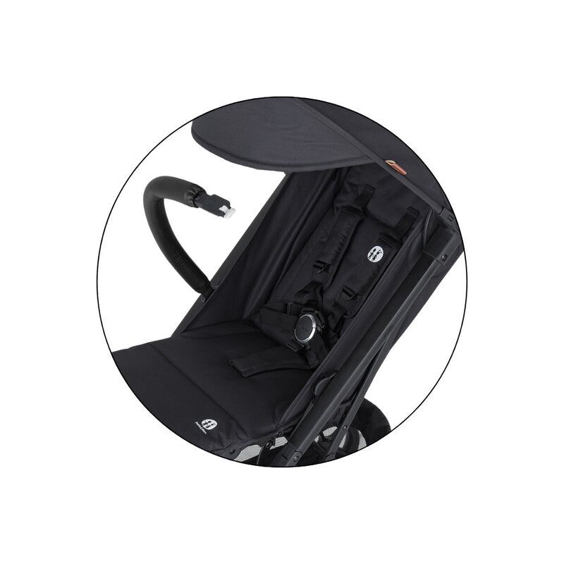 Carucior sport, Petite&Mars, Fly, Pliere compacta, Spatar reglabil pana la pozitie de somn, Suport picioare reglabil, Copertina extensibila cu protectie UPF40+, Suport pahar inclus, Pana la 22 kg, 0 luni+, Negru