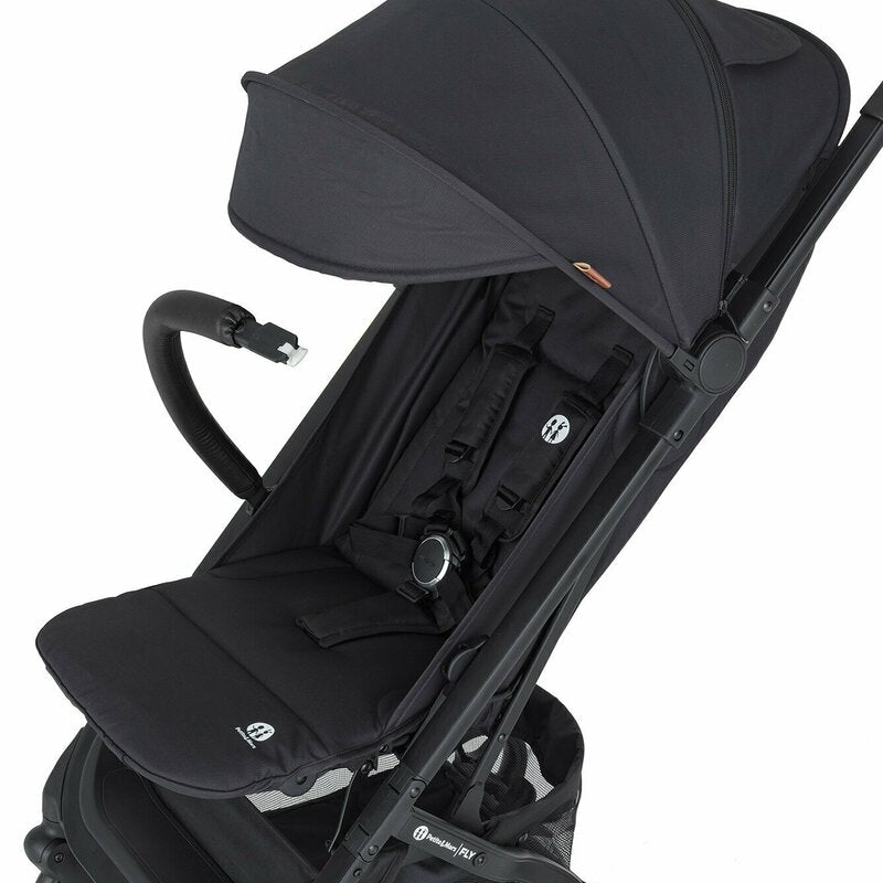 Carucior sport, Petite&Mars, Fly, Pliere compacta, Spatar reglabil pana la pozitie de somn, Suport picioare reglabil, Copertina extensibila cu protectie UPF40+, Suport pahar inclus, Pana la 22 kg, 0 luni+, Negru