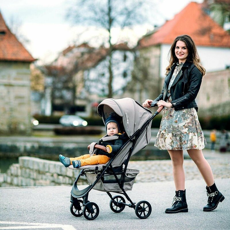 Carucior sport, FreeON, Lux, Pliabil automat, Usor 6.6 Kg, Tehnologie inovatoare One-Hand Folding, De la 6 luni pana la 22 kg, Din aluminiu, Benzi reflectorizante pe capotina, Beige/Black - gogobaby.ro