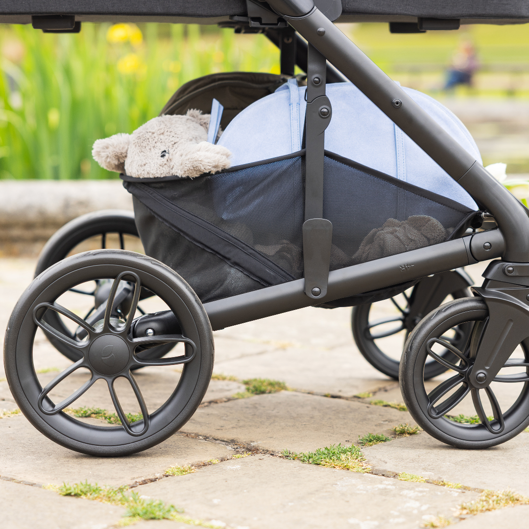 Joie - Carucior pentru copii multifunctional 3 in 1 Chrome 2 Raven  (Carucior Chrome 2 Raven + Landou Chrome Raven+ scoica i-Snug Raven)