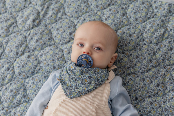 BIBS x LIBERTY - Set 2 suzete Colour Chamomile Lawn Latex, tetina rotunda, 6 luni+-Baby Blue/Steel Blue - gogobaby.ro