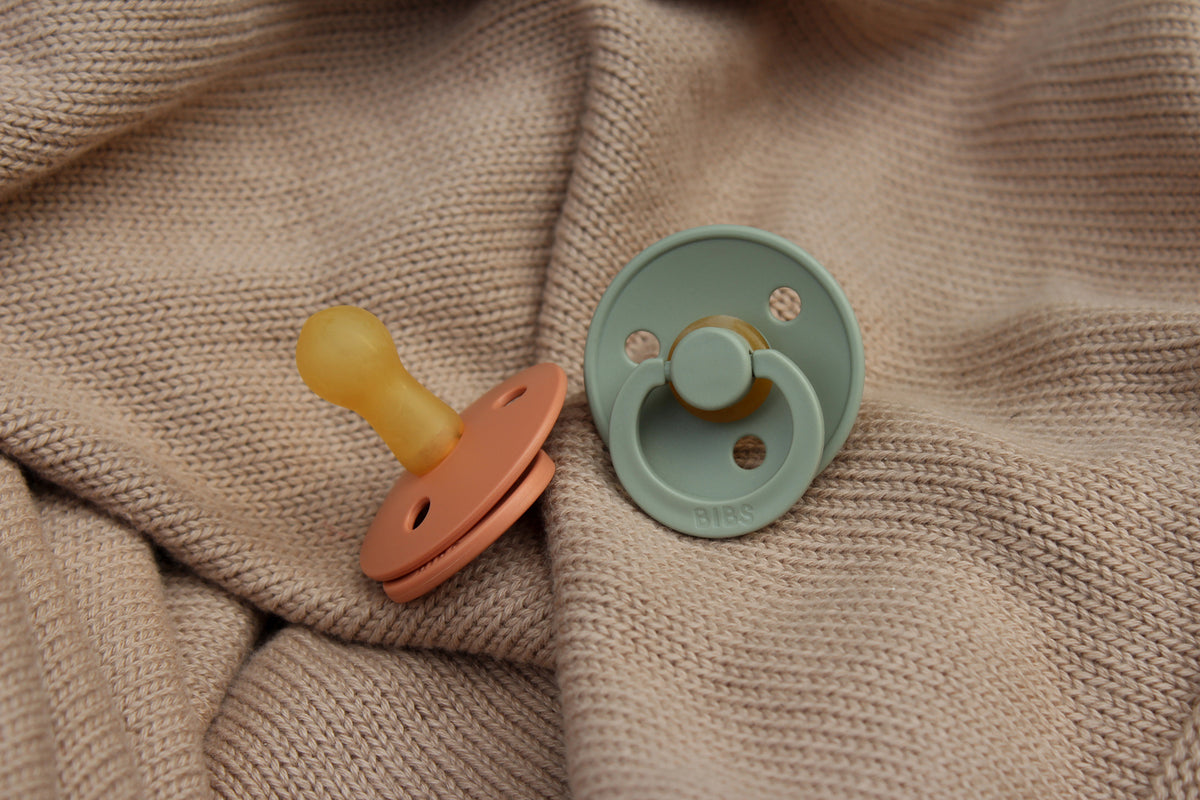 BIBS - Set 2 suzete Colour Latex, tetina rotunda, 6 luni +-Pale Butter/Petal