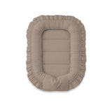 Cosulet bebelus, MimiNu, Pentru dormit, Baby Nest 55 x 75 cm, Cu Volanase, Husa 100% bumbac, Din bumbac certificat Oeko Tex Standard 100, Colectia Royal, Mocha