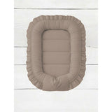 Cosulet bebelus, MimiNu, Pentru dormit, Baby Nest 55 x 75 cm, Cu Volanase, Husa 100% bumbac, Din bumbac certificat Oeko Tex Standard 100, Colectia Royal, Mocha