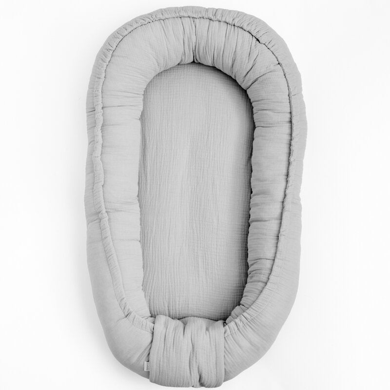 Cosulet bebelus, New Baby, Pentru dormit, Baby Nest 80 x 50 cm, Din muselina, Din materiale certificate Oeko Tex Standard 100, Light Grey - gogobaby.ro