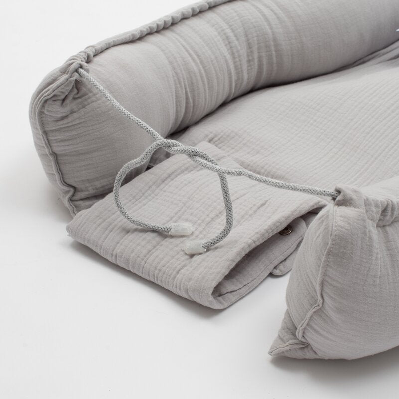 Cosulet bebelus, New Baby, Pentru dormit, Baby Nest 80 x 50 cm, Din muselina, Din materiale certificate Oeko Tex Standard 100, Light Grey - gogobaby.ro
