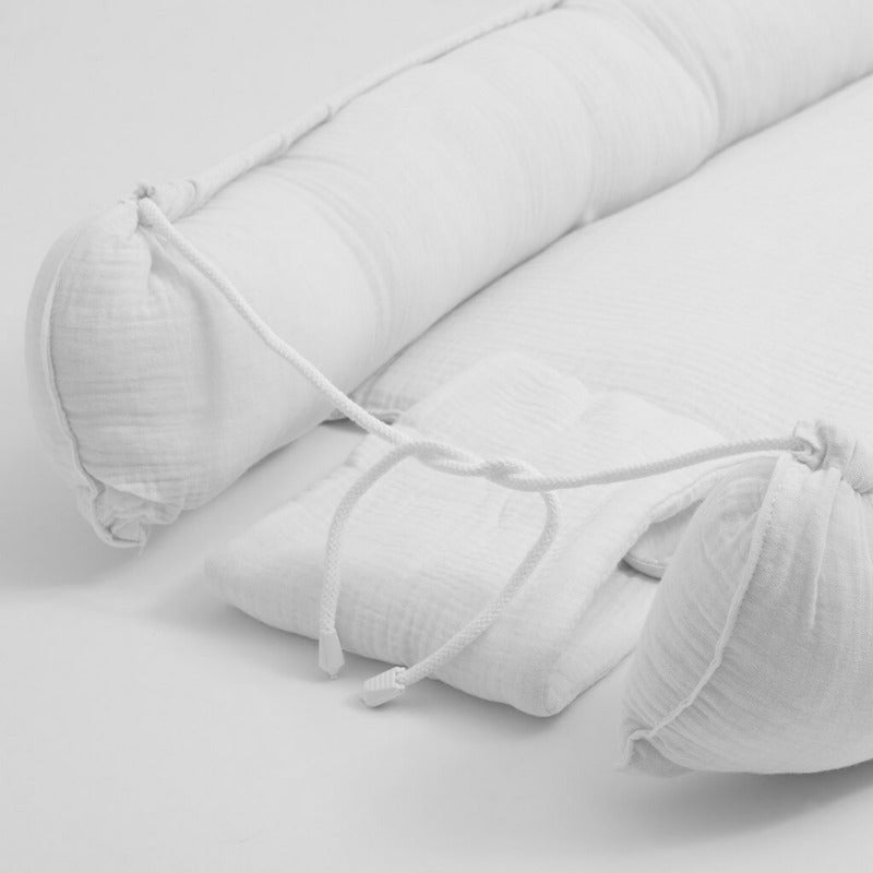 Cosulet bebelus, New Baby, Pentru dormit, Baby Nest 80 x 50 cm, Din muselina, Din materiale certificate Oeko Tex Standard 100, White - gogobaby.ro