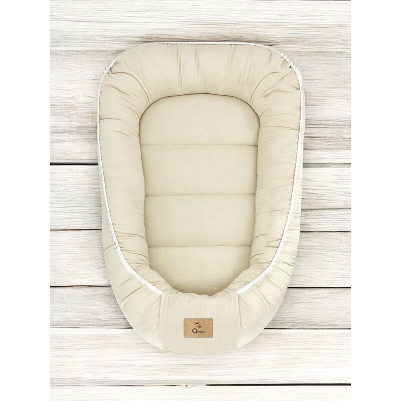 Cosulet bebelus, Qmini, Pentru dormit, Baby Nest 55 x 75 cm, Husa 100% muselina dubla, Material certificat Oeko Tex Standard 100, Warm beige