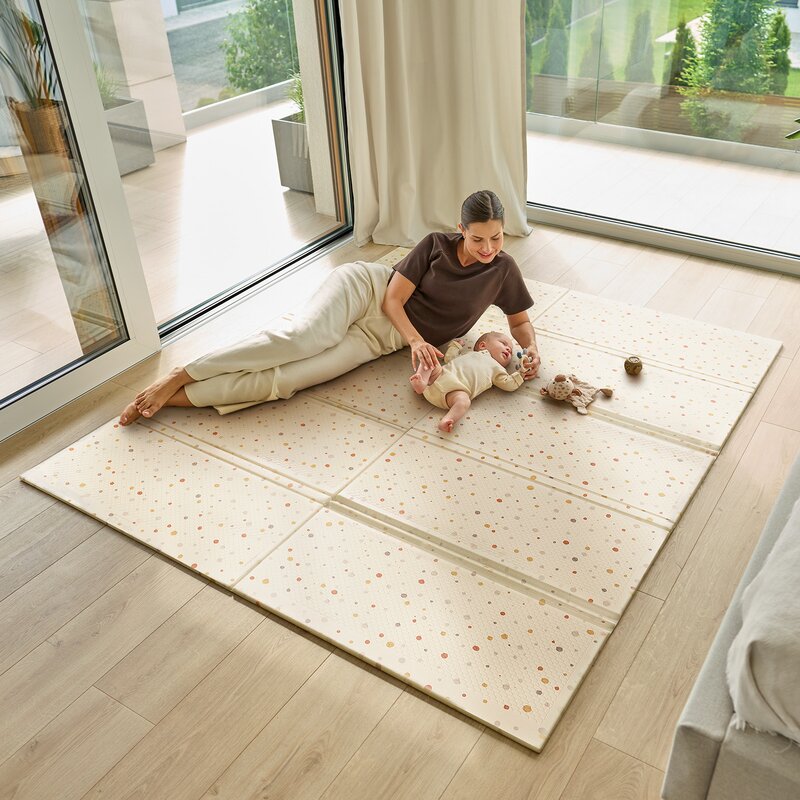 Covoras educativ, Lionelo, Zora, Din spuma XPE non-toxica, Cu doua fete, Suprafata antiderapanta, Dimensiune mare, 180x200 cm, Grosime 1.5 cm, Pliabil, Include geanta pentru transport, Bej