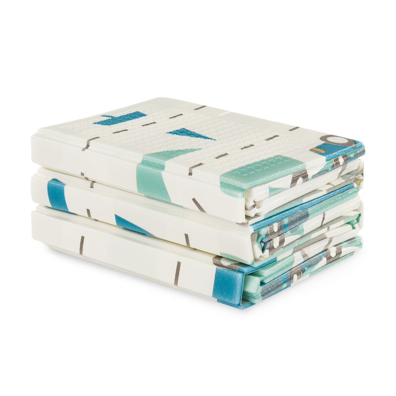 Covoras educativ, Petite&Mars, Campy L, Din spuma XPE non-toxica, Cu doua fete, Suprafata antiderapanta, 130x200 cm, Pliabil compact 40×32×21 cm, Model masini si forme geometrice