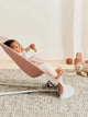 BabyBjorn - Balansoar Bliss Dusty Pink cu aspect delicat de petala, tesatura matlasata