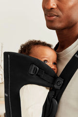 BabyBjorn - Marsupiu anatomic Mini, cu pozitii multiple de purtare, Black, Tesatura-Tricot