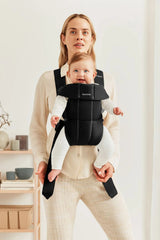 BabyBjorn - Marsupiu anatomic Mini, cu pozitii multiple de purtare, Black, Tesatura-Tricot