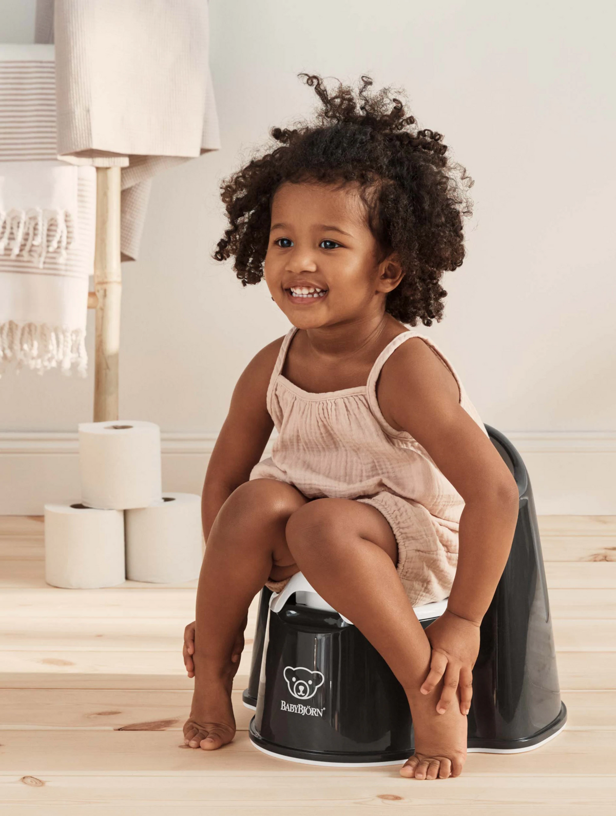 BabyBjorn - Olita cu protectie spate Potty Chair Black/White
