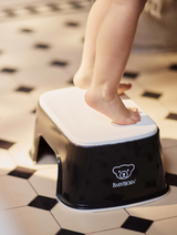 BabyBjorn – Treapta inaltator pentru baie – Step Stool – Black / White