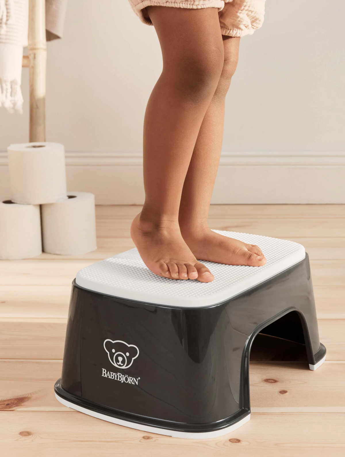 BabyBjorn – Treapta inaltator pentru baie – Step Stool – Black / White