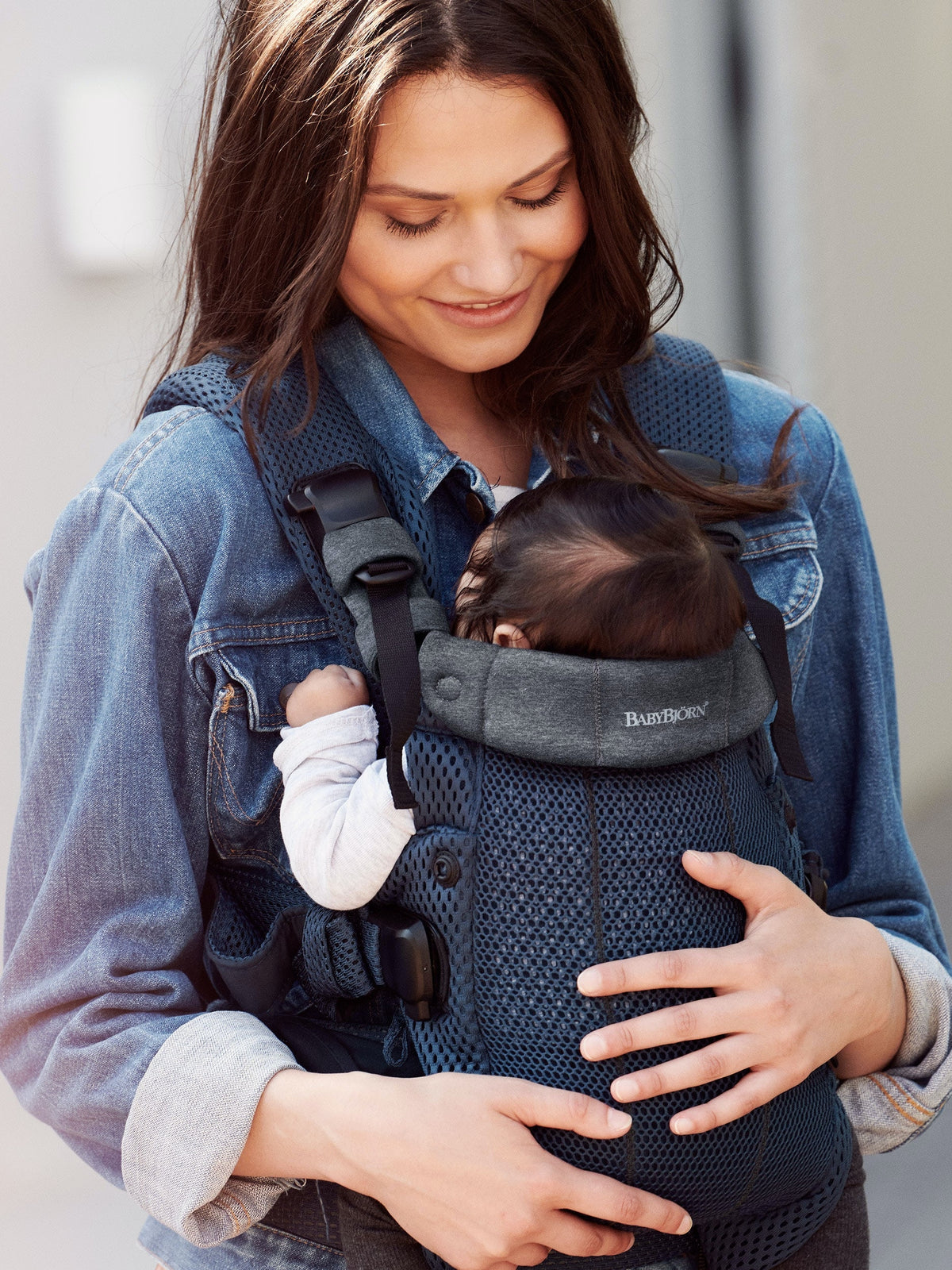 BabyBjorn - Marsupiu anatomic cu multiple pozitii de purtare colectia Harmony, 3D Mesh, Navy Blue - Editie Limitata
