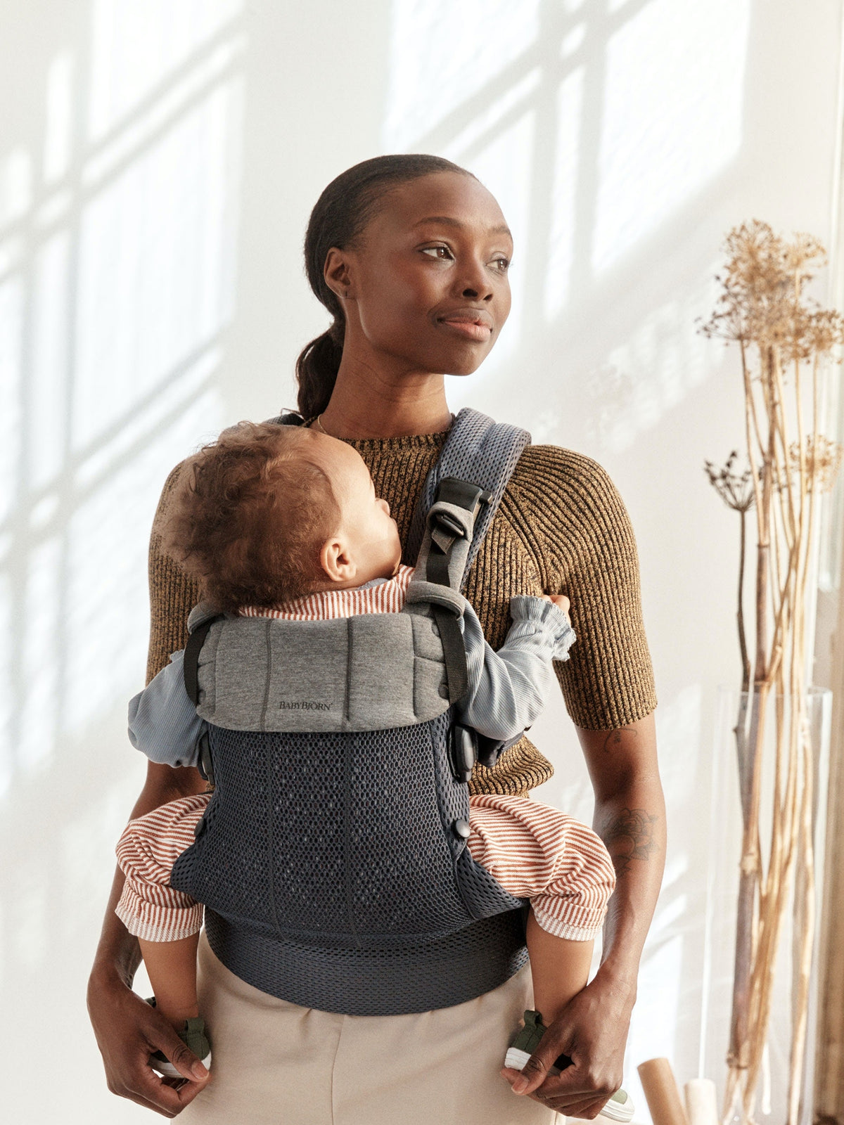 BabyBjorn - Marsupiu anatomic cu multiple pozitii de purtare colectia Harmony, 3D Mesh, Anthracite - Editie Limitata