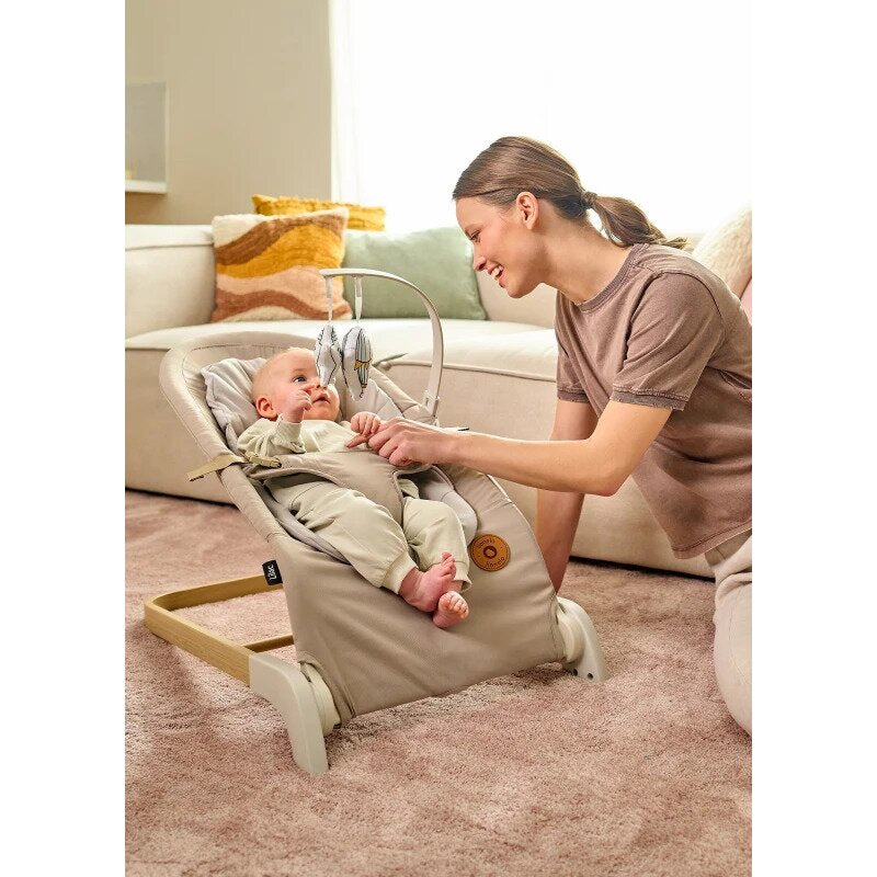 Fotoliu balansoar, Lionelo, Lilac, Cu arcada cu jucarii, Ergonomic, Reglare spatar in 3 pozitii, Pernuta moale invelita in tesatura de bambus, Pliabil, 0-6 luni, Bej