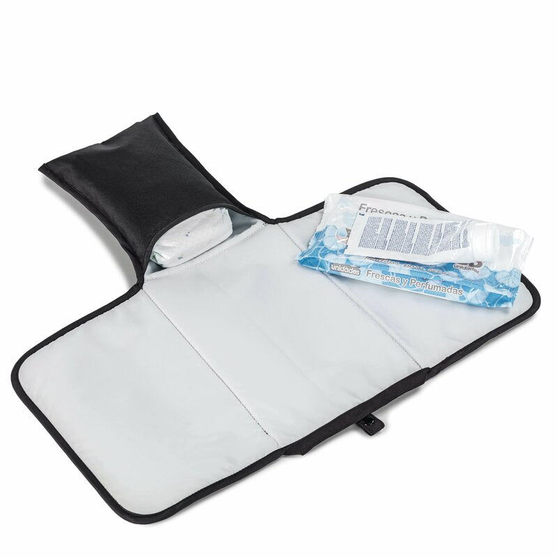 Geanta pentru mamici, Jane, Cu 2 buzunare exterioare, Cu multiple compartimente, Cu saltea de infasat inclusa, 44 x 34 cm, Conform cu standardul de securitate europeana EN 71-3:2019, Soil - gogobaby.ro