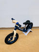 Bicicleta fara pedale ROCKET cu roti gonflabile , marime roti 12 inch si lumini, albastru