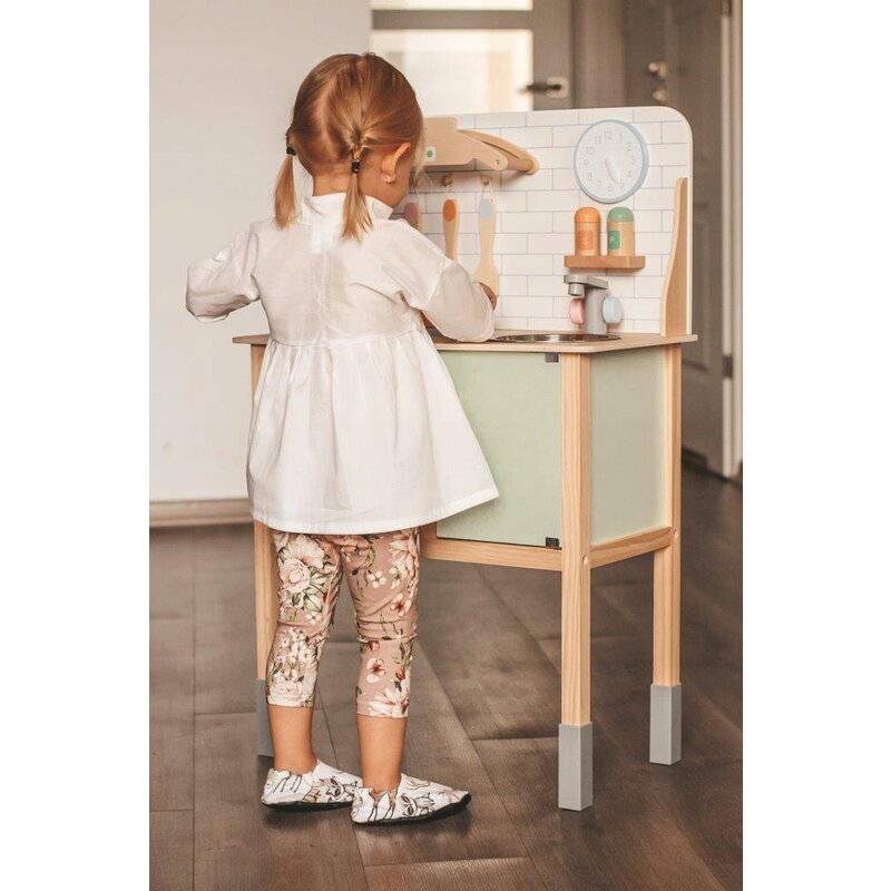 Bucatarie copii, Joueco, Din lemn certificat FSC, Cu accesorii, Reglabila pe inaltime, 86x56 cm, 3 ani+, Multicolor - gogobaby.ro