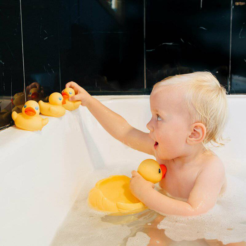 Set de joaca de baie, Playgro, Ratusca cu trei boboci, Fara gauri - gogobaby.ro