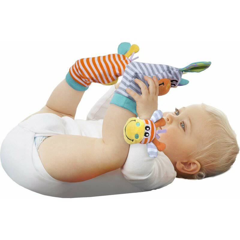 Set jucarii zornaitoare, Playgro, Include sosete interactive si 2 bratari, Inchidere cu velcro, Stimuleaza dezvoltarea senzoriala si tactila, 6 luni+, Jungle Wrist Rattle and Foot Finder - gogobaby.ro
