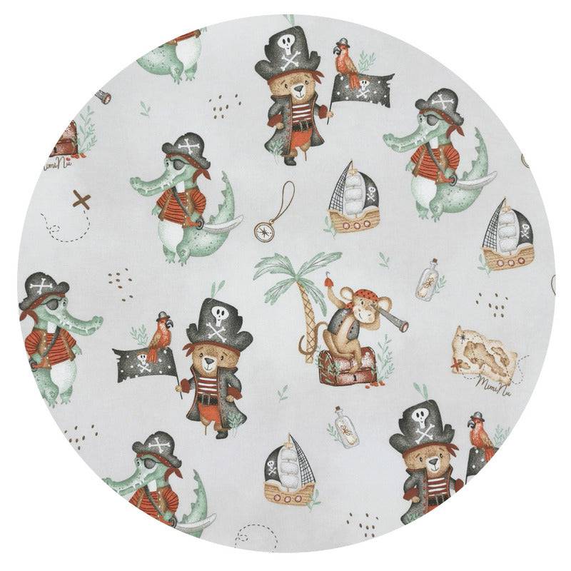 Set pentru bebelusi cu 6+1 piese, MimiNu, Cu paturica de infasat, Prosop, Paturica, Cearceaf 120x60 cm, Fata de perna, Husa pilota, Jucarie textila senzoriala, Din bumbac certificat Oeko Tex Standard 100, 135x100 cm, Design, Pirates Natural