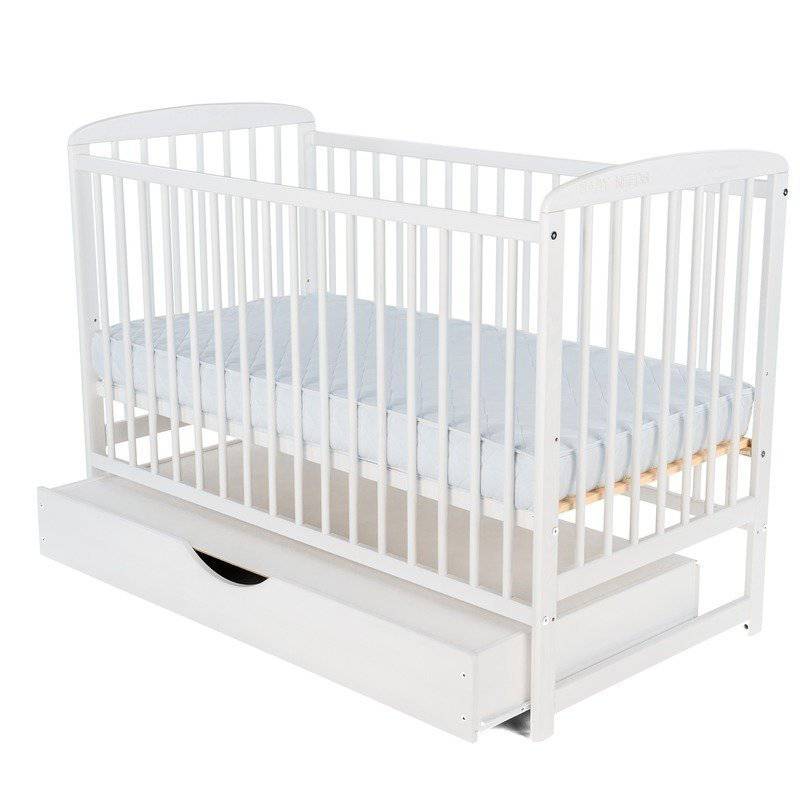 Patut din lemn bebe, 120x60 cm, Cu sertar cu capac, Din lemn de pin si mdf, Stabil si rezistent, Inaltime saltea reglabila pe 3 nivele, Laterala cu 3 bete detasabile, EN716-1, EN716-2, Alb, Babyneeds, Ola + Saltea 8 cm - gogobaby.ro