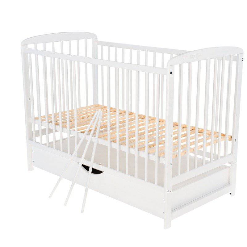 Patut din lemn bebe, 120x60 cm, Cu sertar cu capac, Din lemn de pin si mdf, Stabil si rezistent, Inaltime saltea reglabila pe 3 nivele, Laterala cu 3 bete detasabile, EN716-1, EN716-2, Alb, Babyneeds, Ola + Saltea 8 cm - gogobaby.ro