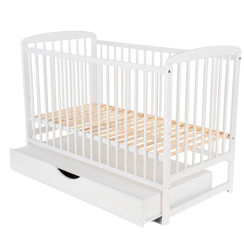 Patut din lemn bebe, 120x60 cm, Cu sertar cu capac, Din lemn de pin si mdf, Stabil si rezistent, Inaltime saltea reglabila pe 3 nivele, Laterala cu 3 bete detasabile, EN716-1, EN716-2, Alb, Babyneeds, Ola + Saltea 8 cm - gogobaby.ro
