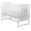 Patut din lemn bebe, 120x60 cm, Din lemn de pin si mdf, Stabil si rezistent, Inaltime saltea reglabila pe 3 nivele, Laterala cu 3 bete detasabile, EN716-1, EN716-2, Alb, Babyneeds, Timmi + Saltea 10 cm
