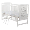 Patut din lemn bebe, 120x60 cm, Din lemn de pin si mdf, Stabil si rezistent, Inaltime saltea reglabila pe 3 nivele, Laterala cu 3 bete detasabile, EN716-1, EN716-2, Alb, Babyneeds, Timmi + Saltea 10 cm
