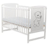 Patut din lemn bebe, 120x60 cm, Din lemn de pin si mdf, Stabil si rezistent, Inaltime saltea reglabila pe 3 nivele, Laterala cu 3 bete detasabile, EN716-1, EN716-2, Alb, Babyneeds, Timmi + Saltea 8 cm