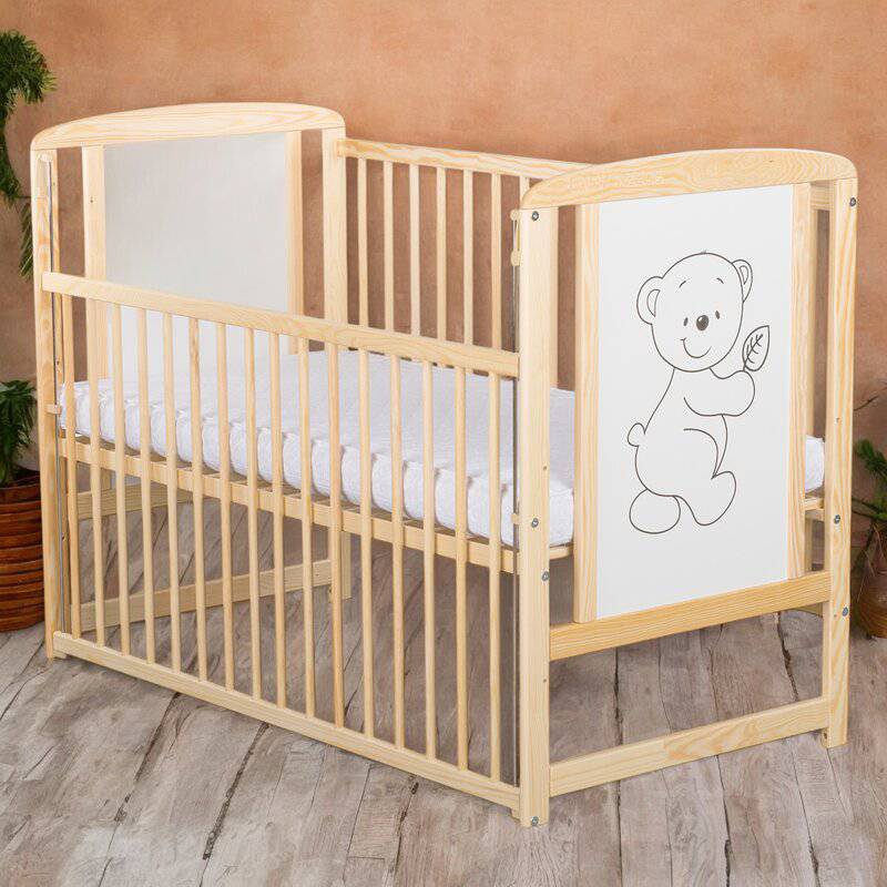 Patut din lemn bebe, 120x60 cm, Cu laterala culisanta, Din lemn de pin si mdf, Stabil si rezistent, Inaltime saltea reglabila pe 3 nivele, Laterala cu 3 bete detasabile, EN716-1, EN716-2, Natur, Babyneeds, Timmi + Saltea 8 cm - gogobaby.ro