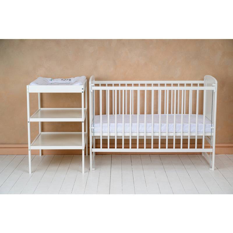 Patut din lemn bebe, 120x60 cm, Din lemn de pin si mdf, Stabil si rezistent, Inaltime saltea reglabila pe 3 nivele, Laterala cu 3 bete detasabile, EN716-1, EN716-2, Alb, Babyneeds, Timmi Girafa + Saltea 10 cm