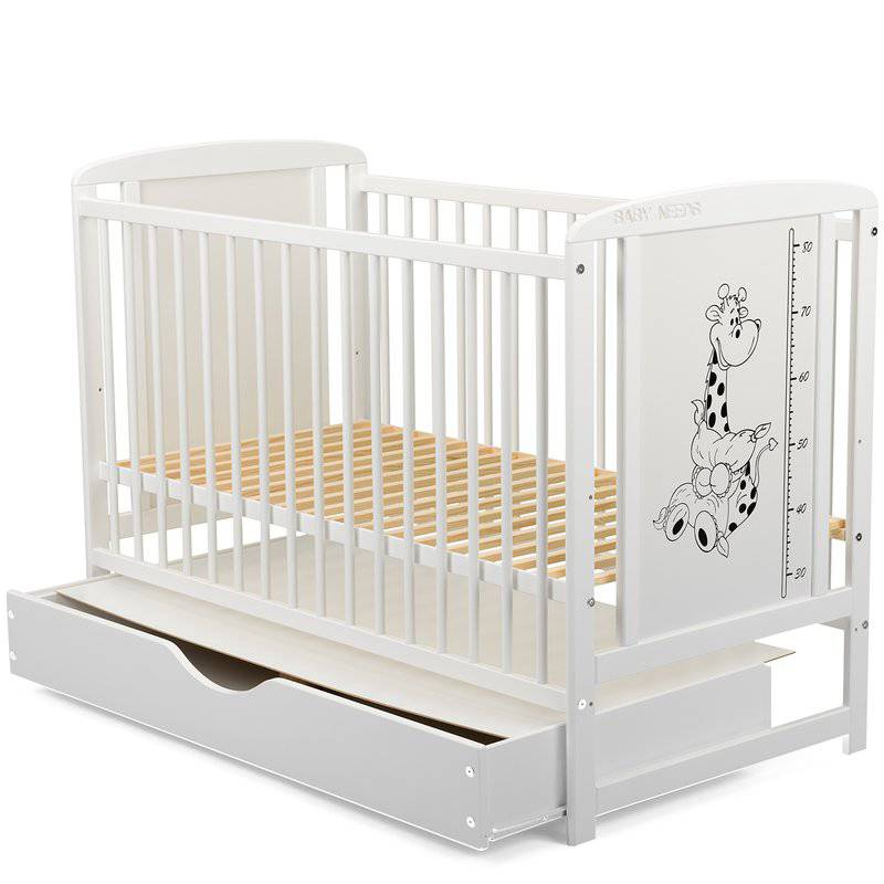 Patut din lemn bebe, 120x60 cm, Cu sertar cu capac, Din lemn de pin si mdf, Stabil si rezistent, Inaltime saltea reglabila pe 3 nivele, Laterala cu 3 bete detasabile, EN716-1, EN716-2, Alb, Babyneeds, Timmi Girafa + Saltea 10 cm