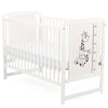 Patut din lemn bebe, 120x60 cm, Din lemn de pin si mdf, Stabil si rezistent, Inaltime saltea reglabila pe 3 nivele, Laterala cu 3 bete detasabile, EN716-1, EN716-2, Alb, Babyneeds, Timmi Girafa + Saltea 8 cm