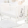 Patut din lemn bebe, 120x60 cm, Din lemn de pin si mdf, Stabil si rezistent, Inaltime saltea reglabila pe 3 nivele, Laterala cu 3 bete detasabile, EN716-1, EN716-2, Alb, Babyneeds, Timmi Girafa + Saltea 8 cm