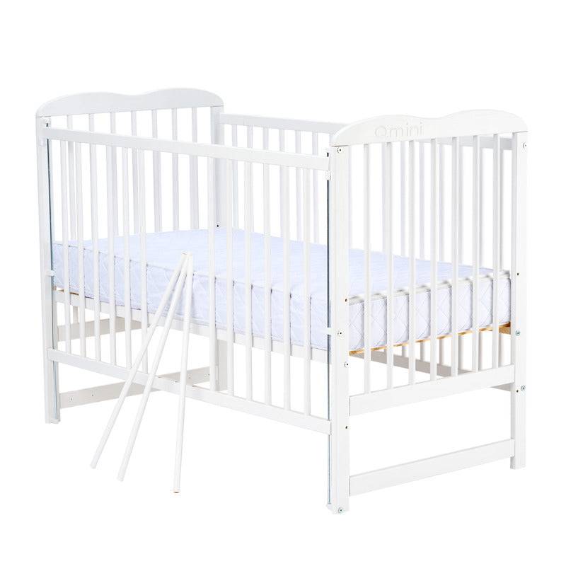 Patut din lemn bebe, 120x60 cm, Cu laterala culisanta, Din lemn de pin, Stabil si rezistent, Inaltime saltea reglabila pe 3 nivele, Laterala cu 3 bete detasabile, EN716-1, EN716-2, Alb, Qmini, Agata + Saltea 8 cm - gogobaby.ro