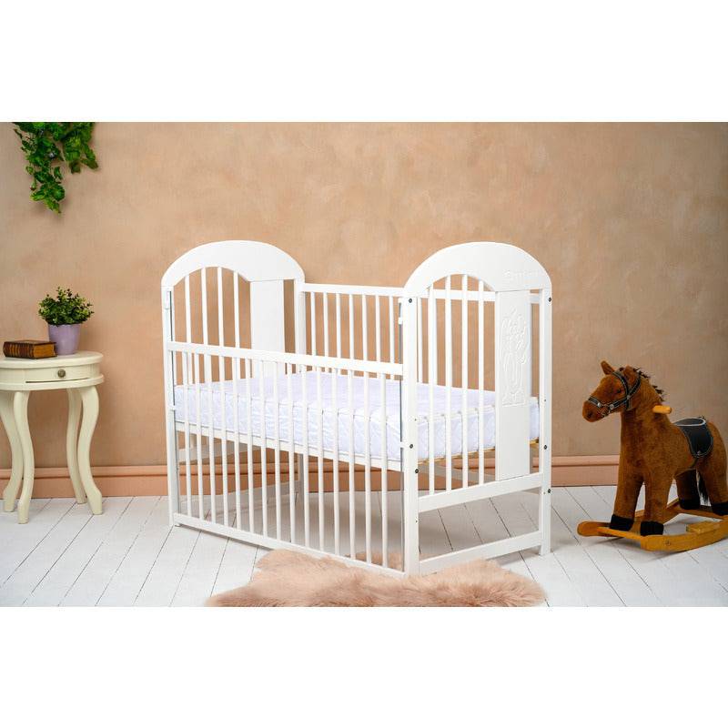 Patut din lemn bebe, 120x60 cm, Cu laterala culisanta, Din lemn de pin, Stabil si rezistent, Inaltime saltea reglabila pe 3 nivele, Laterala cu 3 bete detasabile, EN716-1, EN716-2, Alb, Qmini, Julia II, Elefantel + Saltea 12 cm - gogobaby.ro