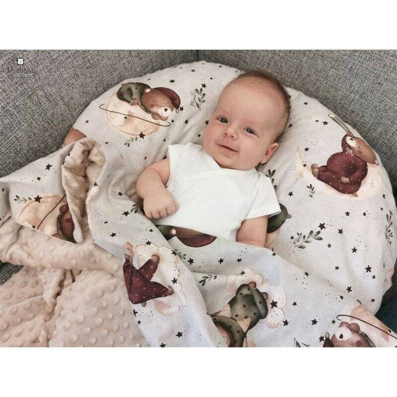 Perna bebelusi, MimiNu, Ursulet, Multifunctionala, Cu doua fete, Tesatura pufoasa minky si bumbac, Materiale certificate Oeko Tex Standard 100, 30x23 cm, Teddy Bear On Moon - gogobaby.ro