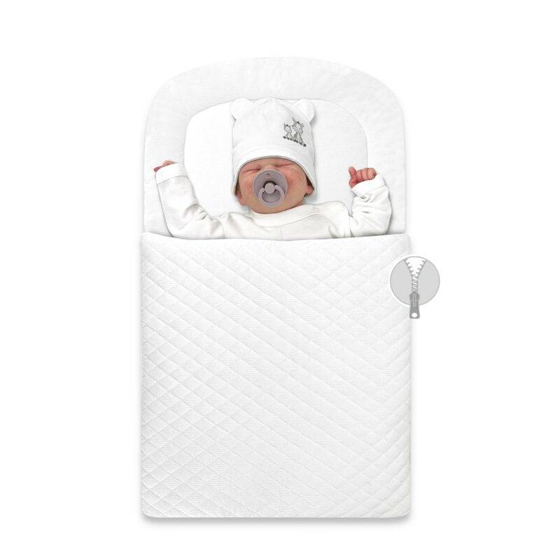 Paturica de infasat, Qmini, Pentru botez si nu numai, Cu fermoar, 72x45 cm, Din catifea matlasata, White - gogobaby.ro