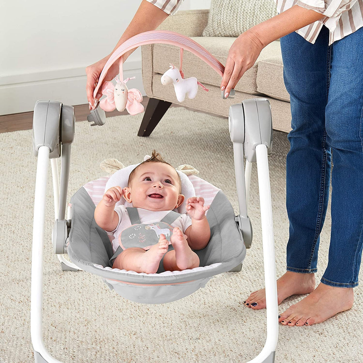 Ingenuity - Leagan portabil Comfort 2 Go Flora the Unicorn - gogobaby.ro