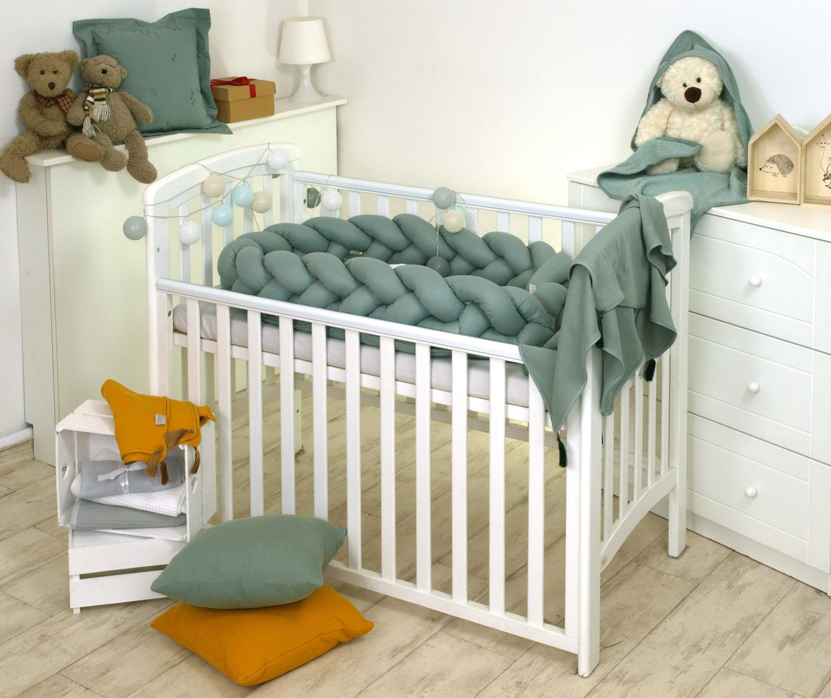 Jolie Protectie impletita pentru patut si Baby Nest Pure Salvia, 240*21 cm - gogobaby.ro
